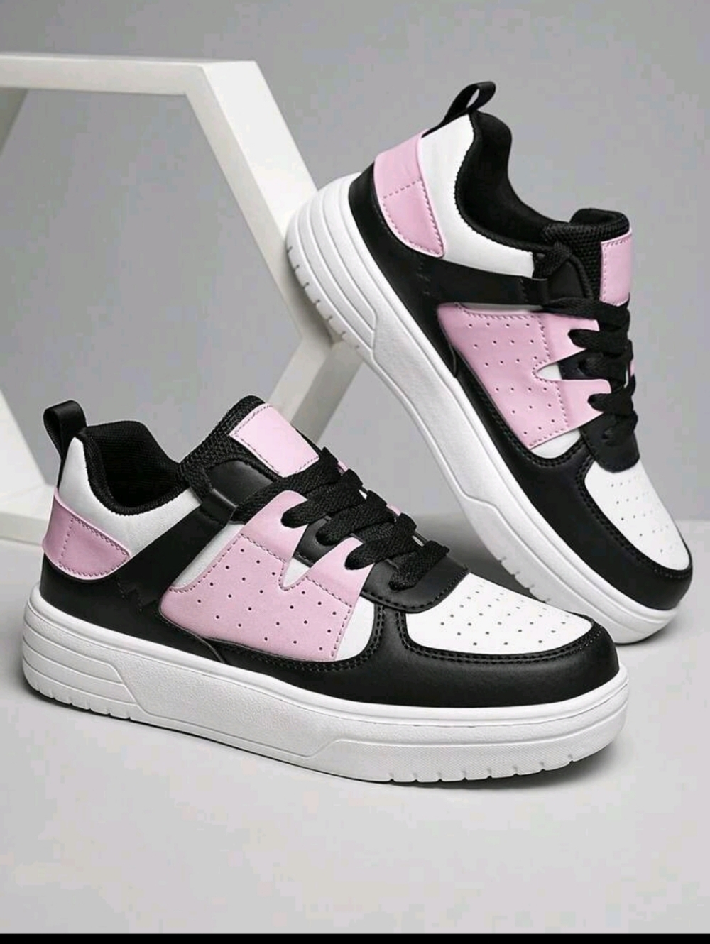 Casual Women's Chunky Sneakers - Pink/Black/White
